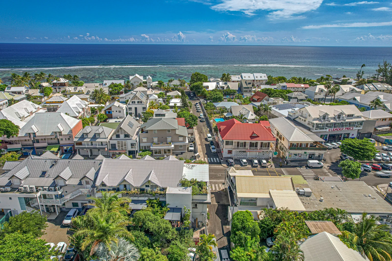 Accès à la plage de Saint-Leu à 200 mètres de LELALEU