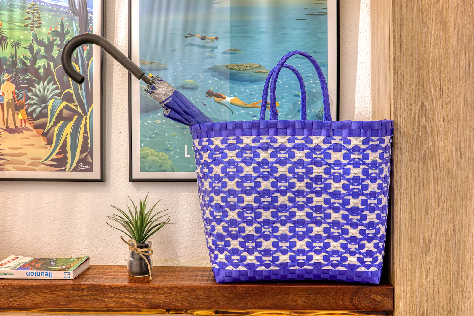 Panier et parasol mis à disposition pour les voyageurs LELALEU